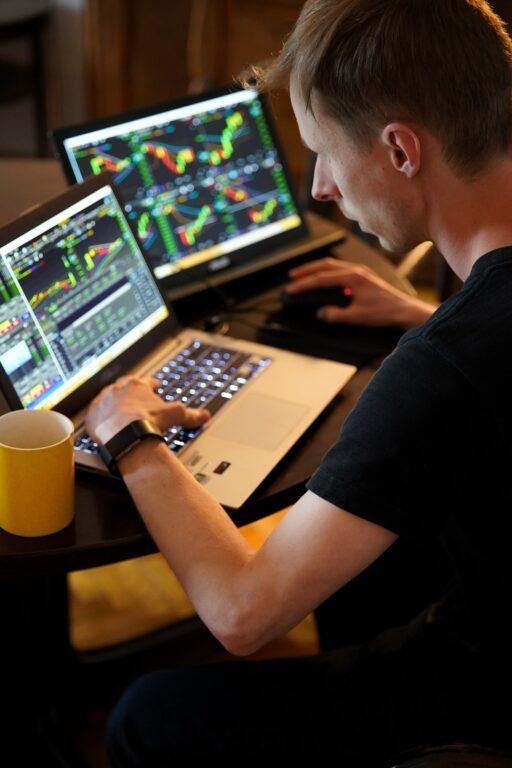 trader looking at charts unsplash 512x768.jpg