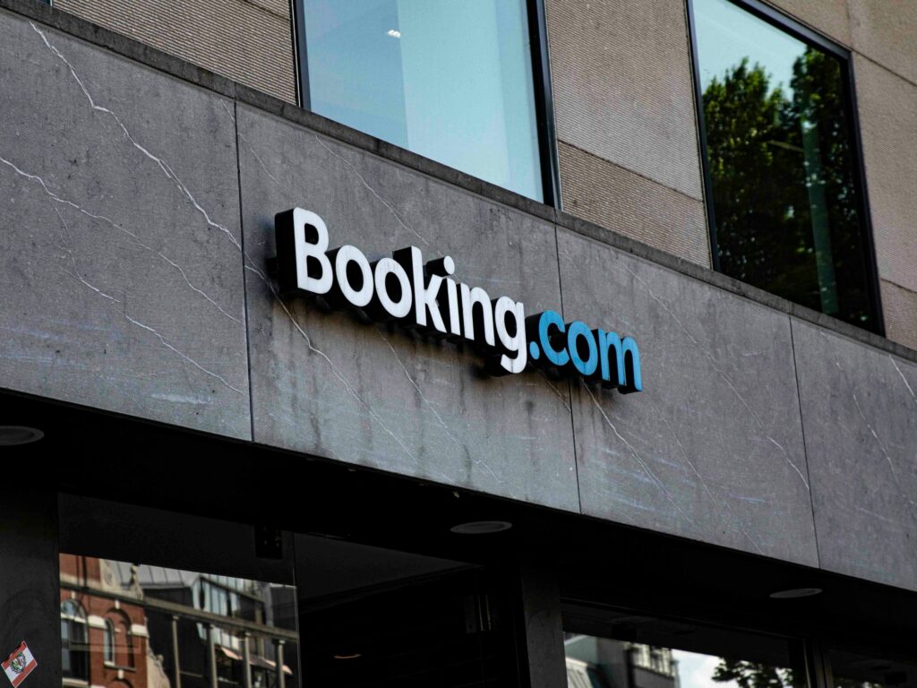 booking com holiday security modern online fraud ai artificial intelligence data cybersecurity infos.jpeg